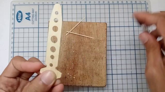 How to make Butterfly knife / Balisong with Popsicle Stick (Boker Plus Balisong Trainer) смотреть онлайн