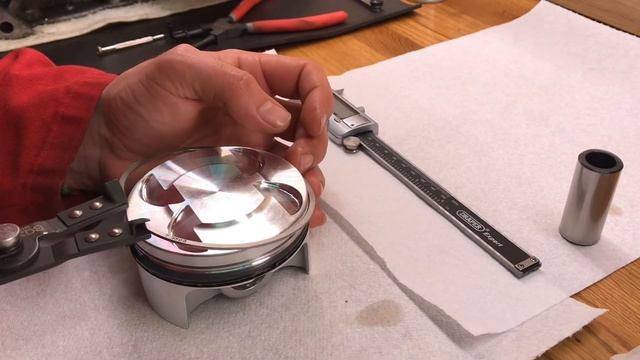 EJ20 CDB - Ring Gapping and rings onto piston installation. смотреть онлайн