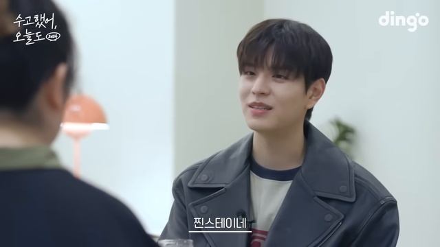 Stray Kids украшают фан-кафе для своей фанатки смотреть онлайн