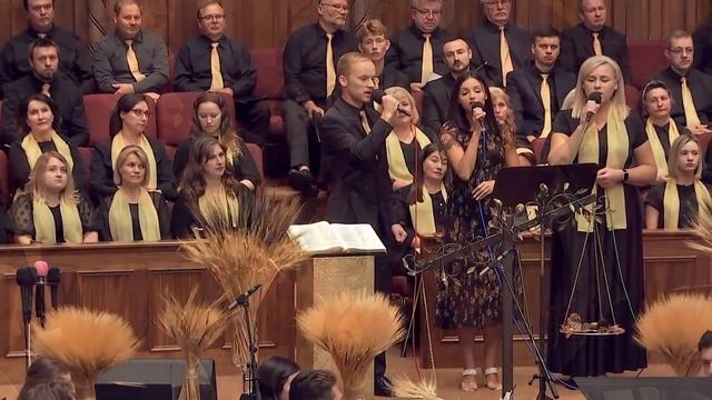 Пение:"Благодарю за то что всё вокруг поспело"... 09/12/2021 смотреть онлайн