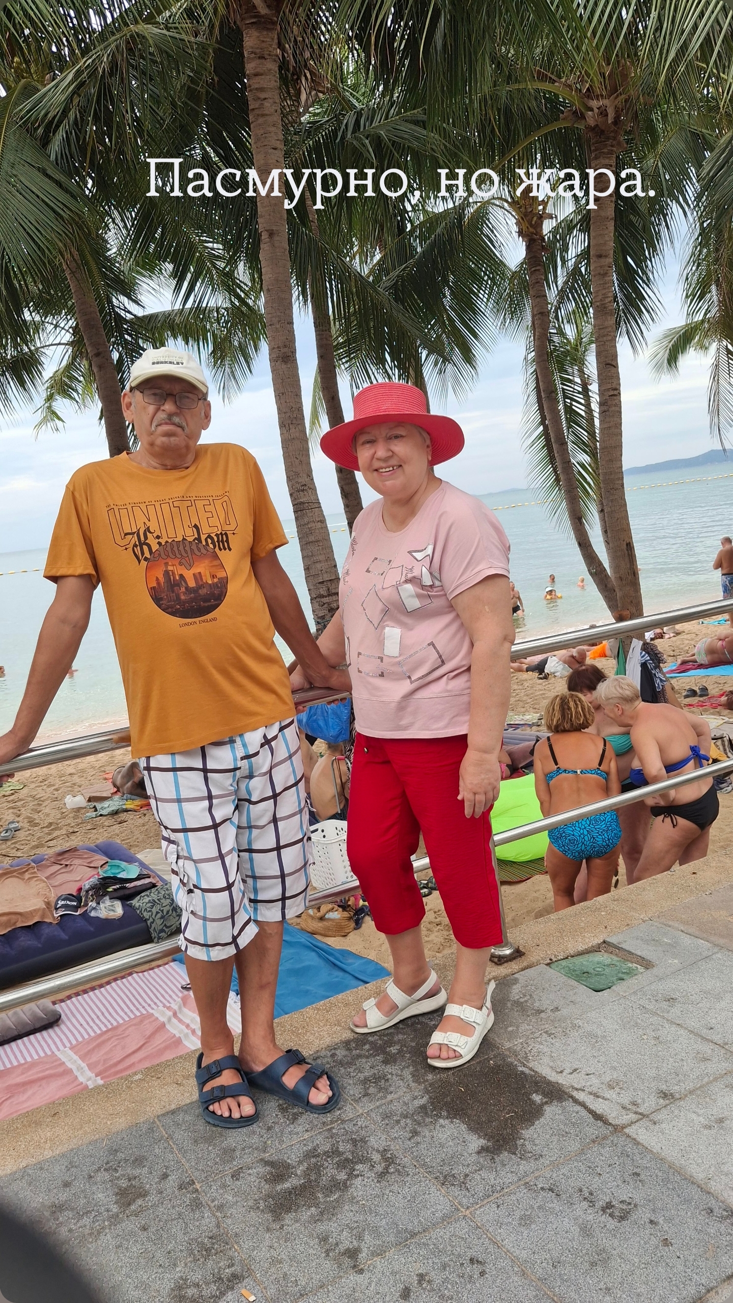 Русские пенсионеры на любимой даче. 2024