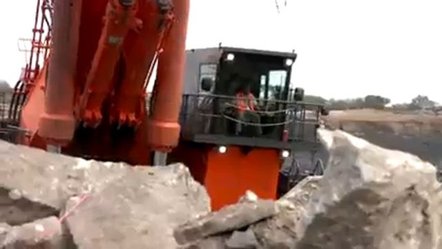 Hitachi EX8000-6 Excavator In Mozambique