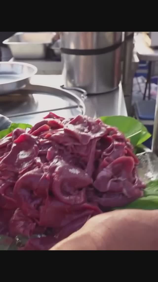 Свиной суп с травами.. Канал Уличная Еда / Street Food Channel t.me/StreetFoodChannel смотреть онлайн