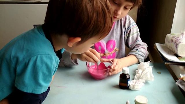 Делаем жевачку для рук смотреть онлайн