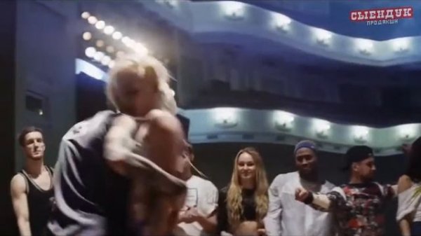 много песен