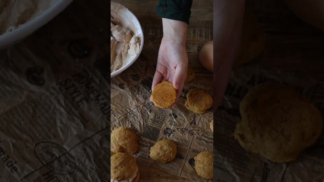 Pumpkin Whoopie Pies with Salted Maple Mascarpone Frosting 🍁 FULL RECIPE ON www.underatinroof.com смотреть онлайн