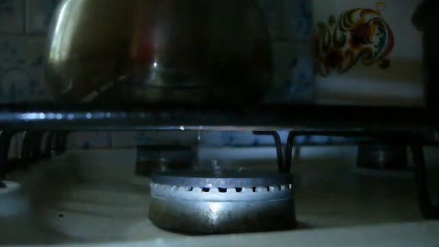 капли воды на расскалённый металл! капли попрыгунчики! смотреть онлайн