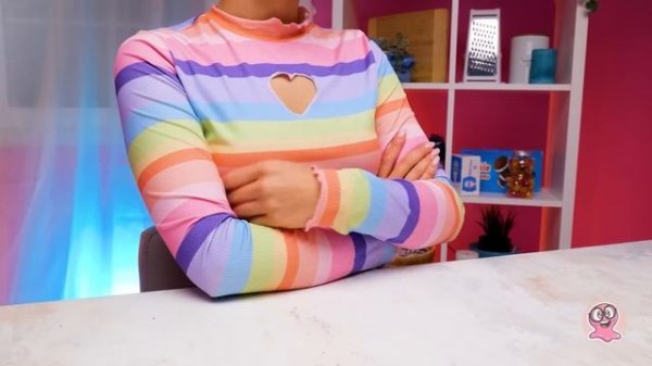 Готовим на игрушечной кухне! Угощения для праздника || ВЕСЕЛЫЕ ПОДЕЛКИ! 🎂🎈