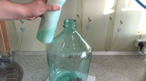 ТАКОГО ТЫ ТОЧНО НЕ ЗНАЛ! МОЕМ БУТЫЛЬ ИЗНУТРИ ДО БЛЕСКА)))