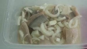 Селёдка с луком и маслом