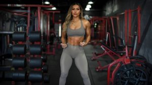 Она работала строителем, а стала звездой фитнеса. Cassandra Martin