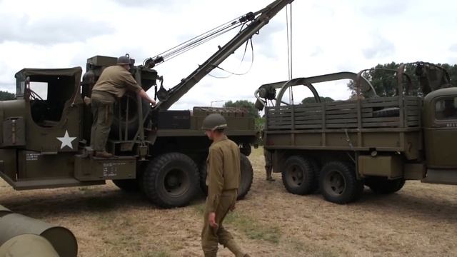 Lifting a GMC with a Diamond and a Ward LaFrance смотреть онлайн