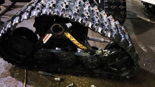 гусеницы стелс на квадроцикл , пробег на них 300 км. оторвало 3 ступицы. 4 переделал сразу ! смотреть онлайн