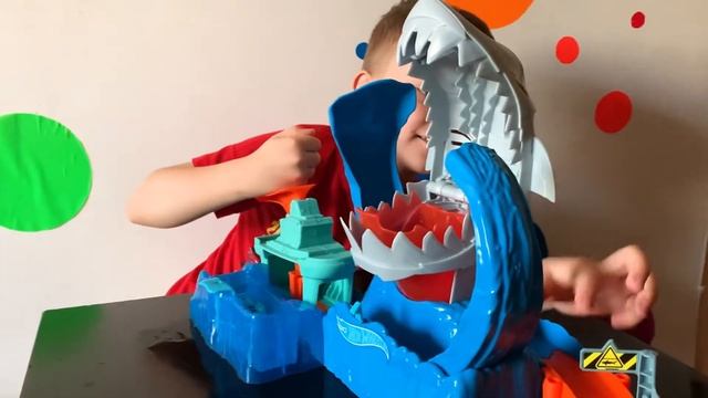 Набор Hot Wheels Ледяная акула Новинка от Хот Вилс АКУЛА из новой серии смотреть онлайн