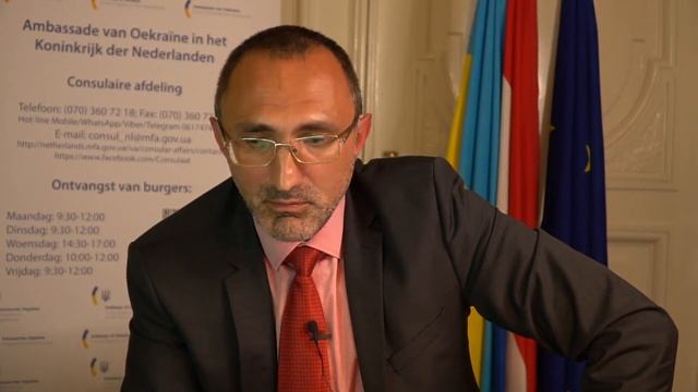 Консул Посольства України в Нідерландах, Юрій Карпук, відповідає на питання громади. смотреть онлайн
