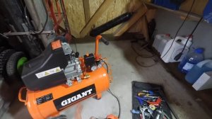 ПЕРВЫЙ РЕМОНТ КОМПРЕССОРА. ТРАВИТ ВОЗДУХ GIGANT LAS 50/1800