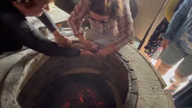 Как пекут настоящий грузинский хлеб смотреть онлайн