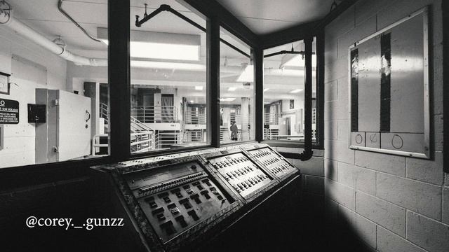 Exploring Abandoned Maximum Security Prison With A Dark History смотреть онлайн