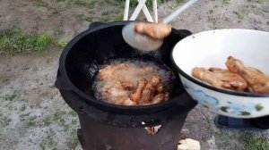Куриные ножки по-дачному в казане на костре ,ты будешь в шоке когда попробуешь !