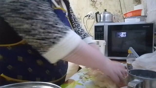 Пеку тарталетки к новогоднему столу. Ну и обзор новогоднего стола! смотреть онлайн