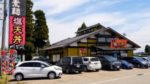 Японская кухня. Закусочная, в которой подают огромное количество риса.