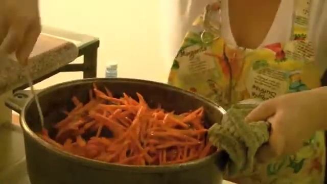 Zinaida is cooking the traditional Uzbek dish, Plov/ ESL CLASS FINAL PROJECT/ смотреть онлайн