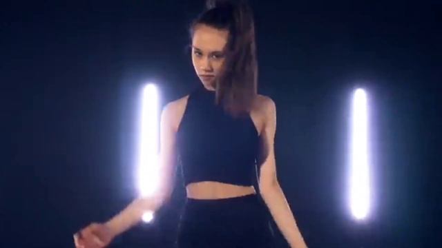 ксюша танцует под песню сахарная вата 😱😍MIRI M 💟✨💟 смотреть онлайн