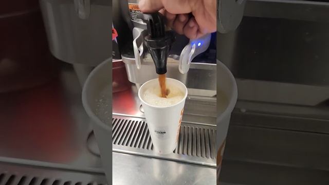 HOT COFFEE #dunkin #coffee #dunkindoughnuts #donut смотреть онлайн