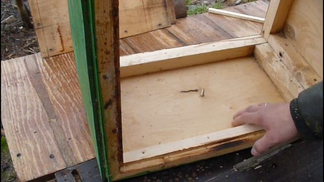 Каркасный улей внутри и снаружи после десяти лет эксплуатации. смотреть онлайн