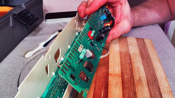 Ремонт электронного модуля холодильника Liebherr