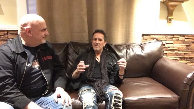 Vivian Campbell talks with Joe Rock about playing the Freddie Mercury Tribute show with Def Leppard смотреть онлайн