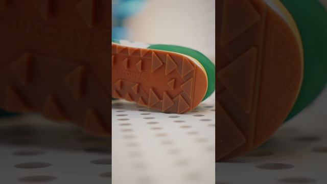 А у тебя есть кроссовки от Saucony? 😎 смотреть онлайн