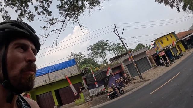 Getting Wild In The Kampung! 🇮🇩 Bike Touring Indonesia Episode 7 смотреть онлайн