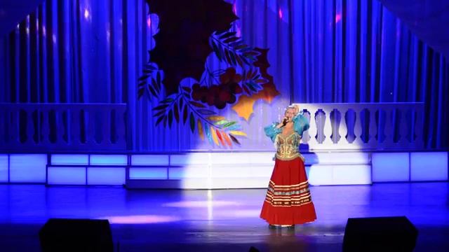 Валентина Рязанова - В ЛУННОМ СИЯНИИ( сл. и муз. Е. Юрьева) смотреть онлайн