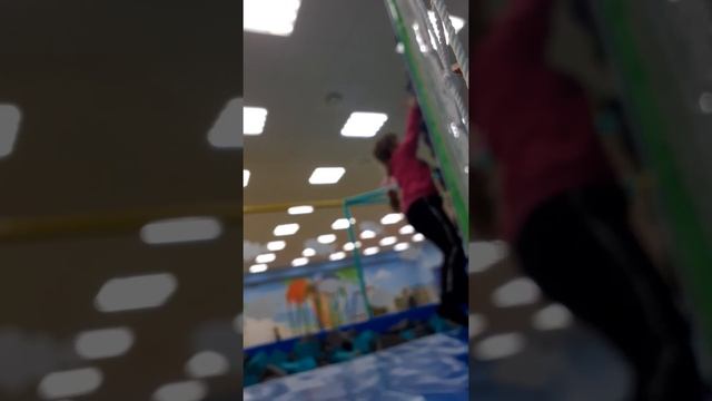 в моём батутном центре упал телефон на самое Видное место😠 смотреть онлайн