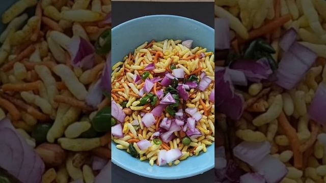 Rainy Day's Crispy Mudi Mixture With Extra Virgin Mustard Oil 😆 #mudimixture #mudi #ricepuffs