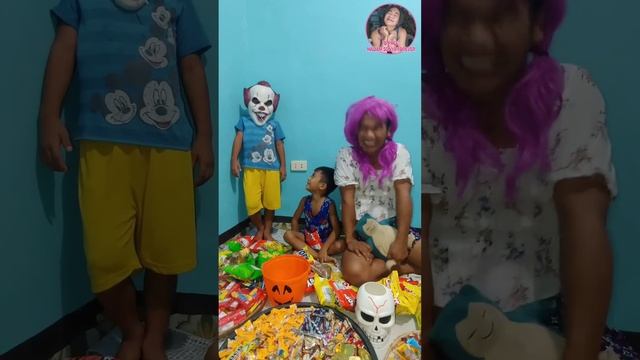 Ang daming candy nina Bebang at Prencess | Madam Sonya Funny Video смотреть онлайн