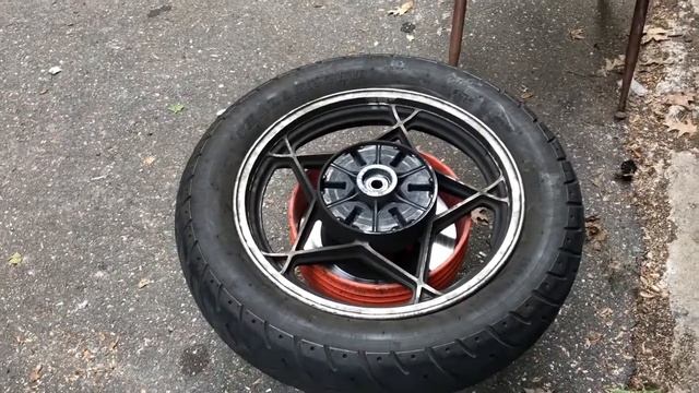 Suzuki GS550 Rear Tire Change смотреть онлайн