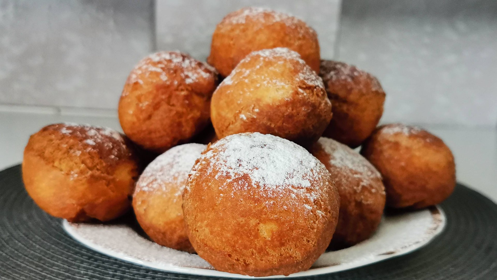 Простой рецепт вкусной выпечки к чаю на скорую руку. Готовим дома вкусные сладкие баурсаки. смотреть онлайн