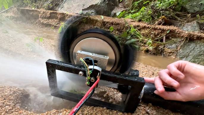 ✅Мини ГЭС на ручье из ГИРОСКУТЕРА ⚡️Турбина Пелтона на 3д принтере⚡️ смотреть онлайн