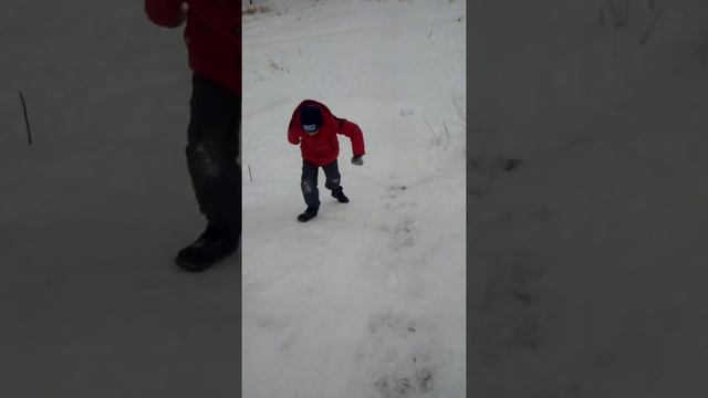 Влад прыгает со скалы смотреть онлайн