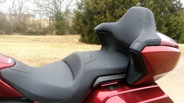 Essai Goldwing 2018 : confort et bagagerie смотреть онлайн