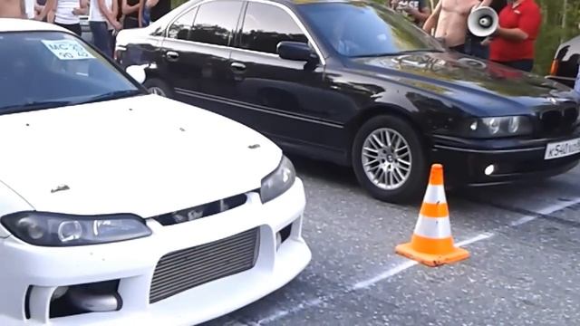 BMW 540i vs Nissan Silvia Turbo смотреть онлайн