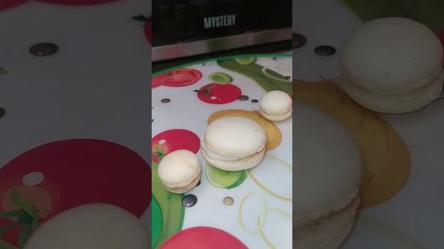 малюськи макаруськи #макарунс #макаруны #макароные #печемдома #печемсами #печенье #пирожное смотреть онлайн