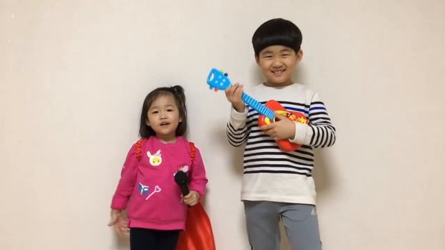 kids(7years old & 3years old)who love Queen& Freddie Mercury Performance смотреть онлайн
