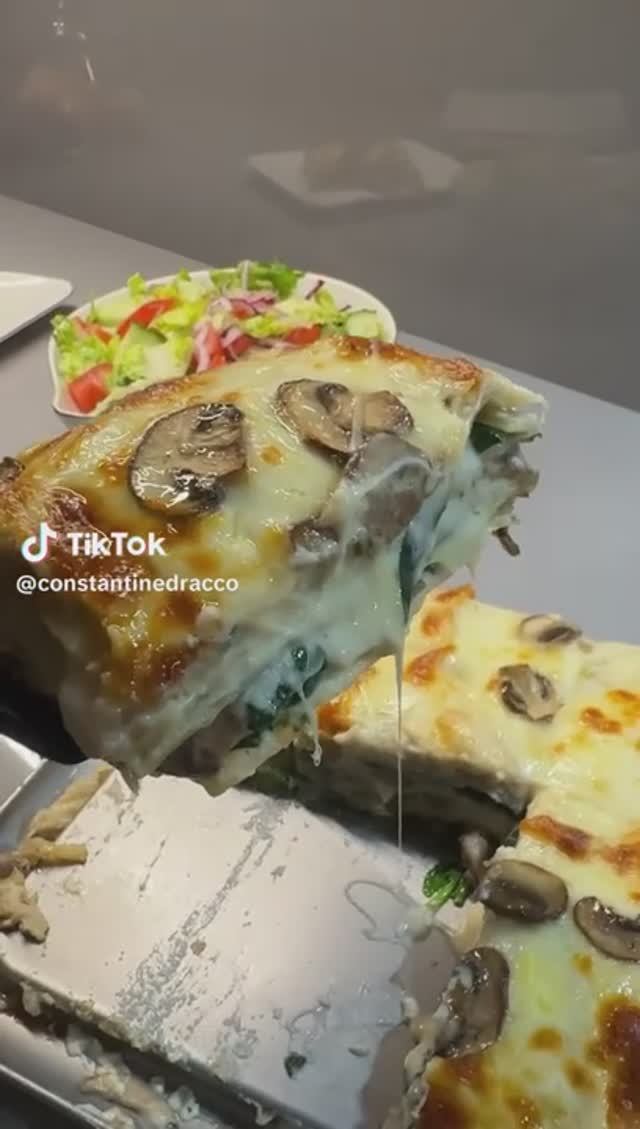 Очень вкусная лазанья с шампиньонами и белым соусом !!! смотреть онлайн