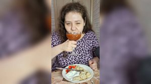 Ужин самодостаточной, счастливой женщины 😁🥟🥟🥂