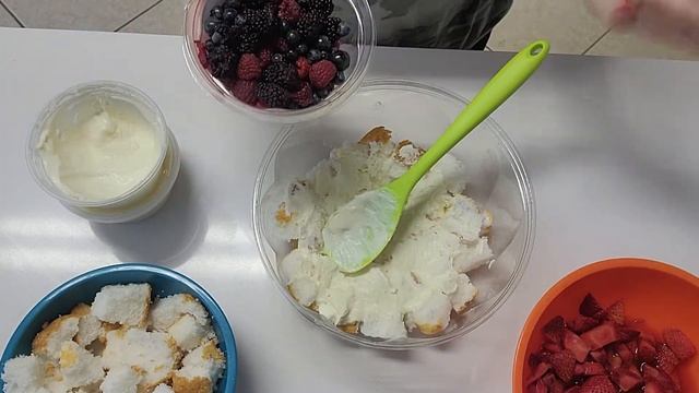 No Bake Summer Berry Trifle | 4th of July Trifle смотреть онлайн