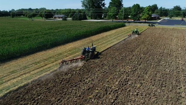 John Deere 730 and Oliver 1655 plowing смотреть онлайн