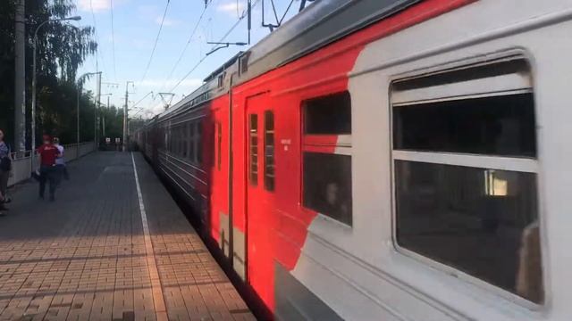Электропоезд ЭД2Т-0039 платформа Правда смотреть онлайн
